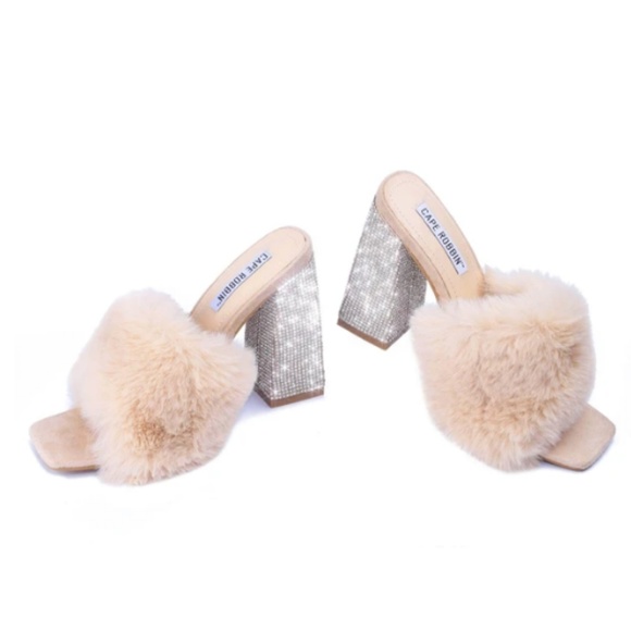 "Mistress" in Nude - Picture 4 of 7